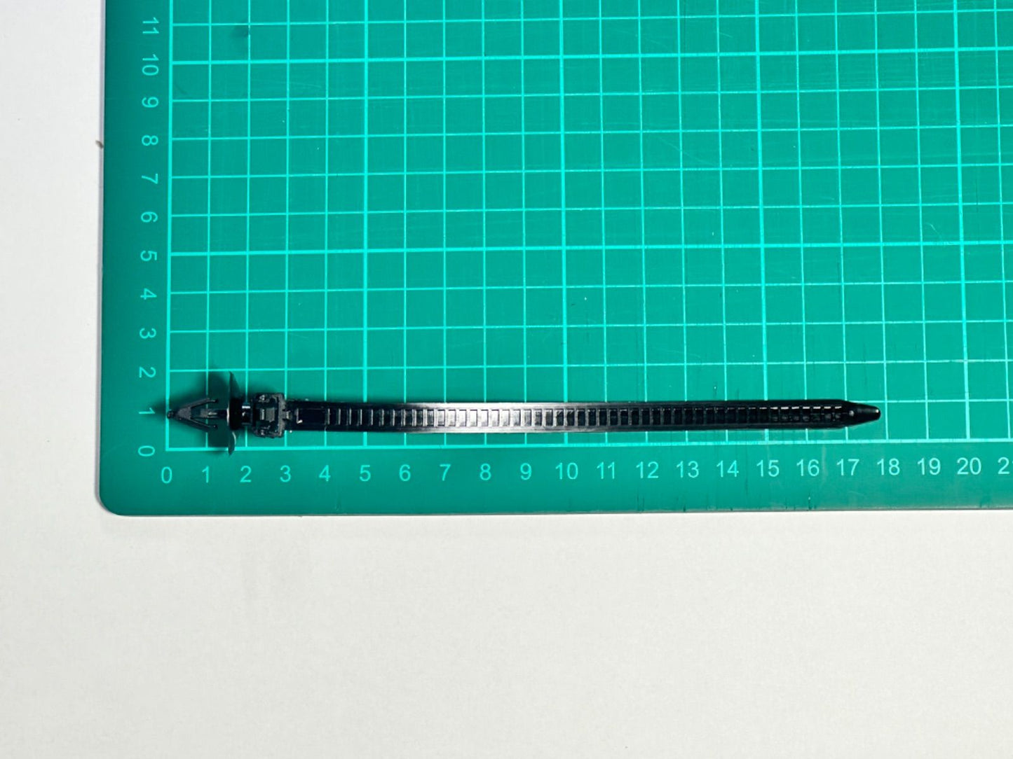 プッシュリベット 内張りはがし 5種 セット ケース付き 汎用 240ピース 結束バンド10本 トリムクリップ ピン クリップ 修理 交換 留め具 プライヤー|SOLVIONA