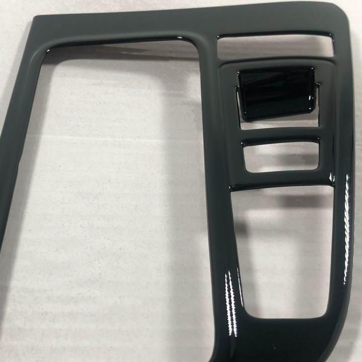 ノア　ヴォクシー　90系　シフトパネルカバー　ガソリン車専用　ピアノブラック　NOAH VOXY インテリアパネル　内装品　簡単取付　ドレスアップ　カスタム　カバー　パネルガーニッシュ　１ピース｜SOLVIONA