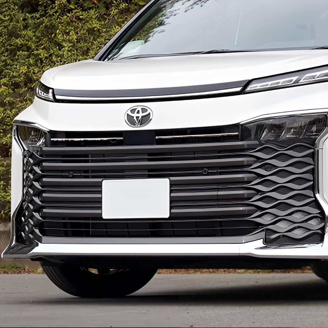 ヴォクシー　90系　 VOXY 　フロントグリルガーニッシュ　メッキカバー　カスタムグレード　専用　鏡面メッキ　ボンネット　カスタム　ドレスアップ　装飾 トリムカバー　メッキカバー　簡単取付　ステンレス　2ピース　エアロ｜SOLVIONA