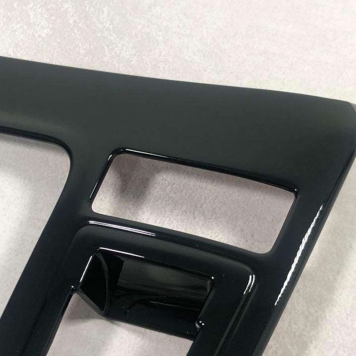 ノア　ヴォクシー　90系　シフトパネルカバー　ガソリン車専用　ピアノブラック　NOAH VOXY インテリアパネル　内装品　簡単取付　ドレスアップ　カスタム　カバー　パネルガーニッシュ　１ピース｜SOLVIONA