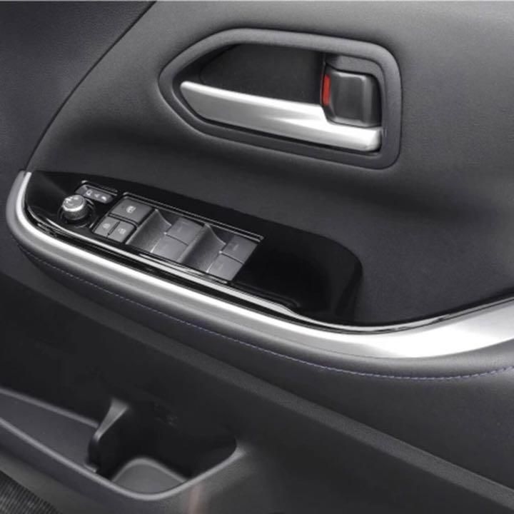 ノア　ヴォクシー　90系　ウィンドウスイッチパネル　ピアノブラック　NOAH VOXY インテリアパネル　一台分　内装品　簡単取付　ドレスアップ　カスタム　ドアスイッチ　カバー　パワーウィンドウ　パネルガーニッシュ｜SOLVIONA