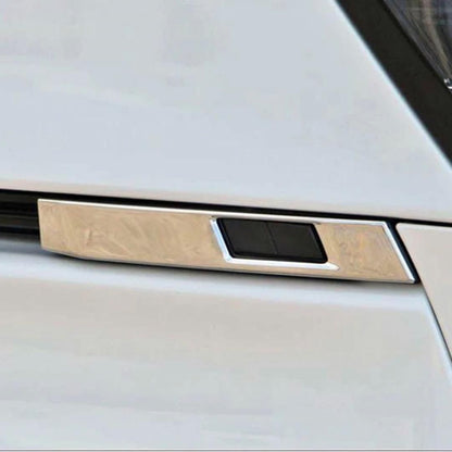 ヴォクシー 　VOXY  ノア　NOAH 90系  リアゲート　スイッチカバー　ガーニッシュ　メッキカバー　サイド　アクセント　高級感　簡単取付　ZWR9#W　MZRA9# 　2ピースセット　送料無料｜SOLVIONA