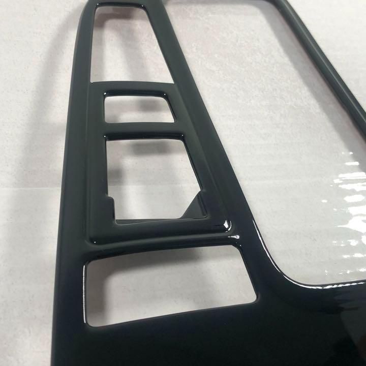 ノア　ヴォクシー　90系　シフトパネルカバー　ガソリン車専用　ピアノブラック　NOAH VOXY インテリアパネル　内装品　簡単取付　ドレスアップ　カスタム　カバー　パネルガーニッシュ　１ピース｜SOLVIONA