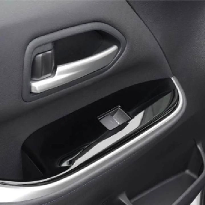 ノア　ヴォクシー　90系　ウィンドウスイッチパネル　ピアノブラック　NOAH VOXY インテリアパネル　一台分　内装品　簡単取付　ドレスアップ　カスタム　ドアスイッチ　カバー　パワーウィンドウ　パネルガーニッシュ｜SOLVIONA