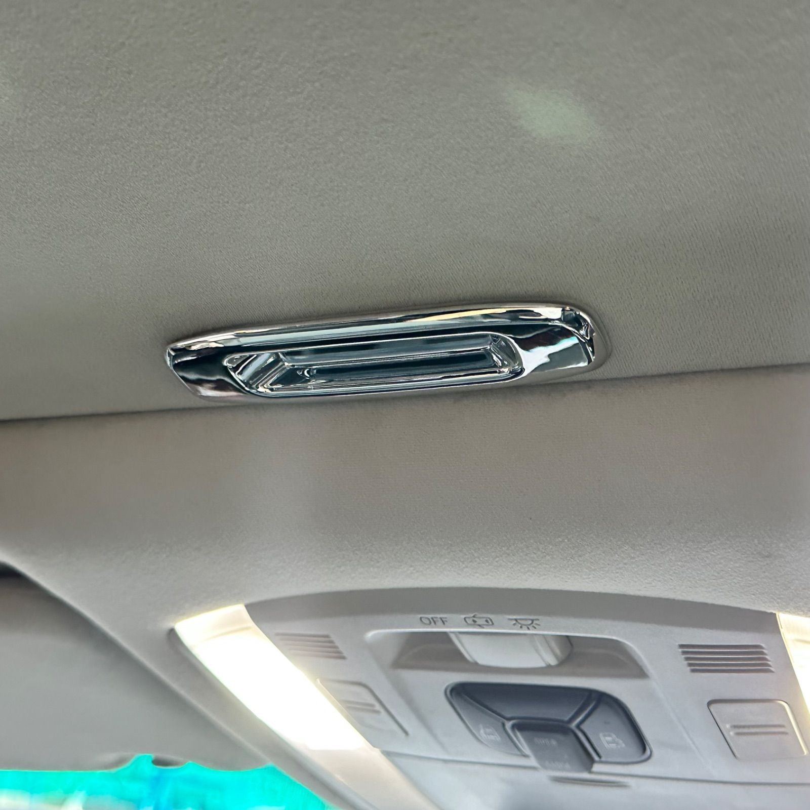 サンルーフトリム　アルファード　ヴェルファイア 　前後2ピースセット　ガーニッシュ　サンルーフ　取手　車種別専用　簡単取付　カスタム　ドレスアップ　天窓　ルーフ｜SOLVIONA