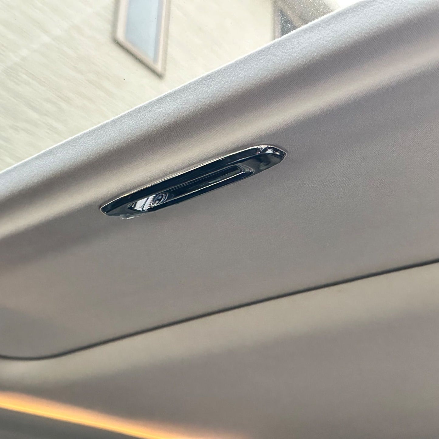 サンルーフトリム　アルファード　ヴェルファイア 　前後2ピースセット　ガーニッシュ　サンルーフ　取手　車種別専用　簡単取付　カスタム　ドレスアップ　天窓　ルーフ｜SOLVIONA