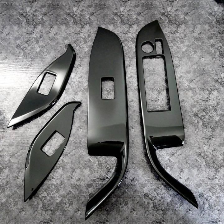 ノア　ヴォクシー　90系　ウィンドウスイッチパネル　ピアノブラック　NOAH VOXY インテリアパネル　一台分　内装品　簡単取付　ドレスアップ　カスタム　ドアスイッチ　カバー　パワーウィンドウ　パネルガーニッシュ｜SOLVIONA