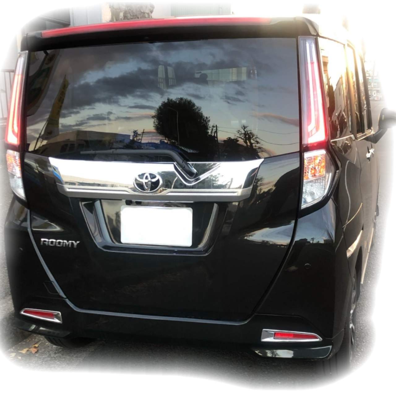 ルーミー　リフレクターガーニッシュ　トール　タンク　ジャスティー　メッキカバー　ドレスアップ　カスタム　ROOMY THOR JASTY TANK 簡単取付　反射板　2ピース　 社外品　バンパー｜SOLVIONA