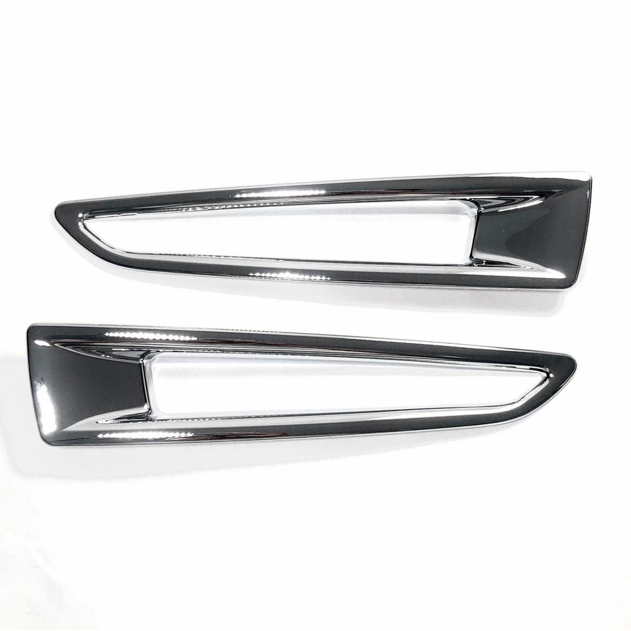 ルーミー　リフレクターガーニッシュ　トール　タンク　ジャスティー　メッキカバー　ドレスアップ　カスタム　ROOMY THOR JASTY TANK 簡単取付　反射板　2ピース　 社外品　バンパー｜SOLVIONA